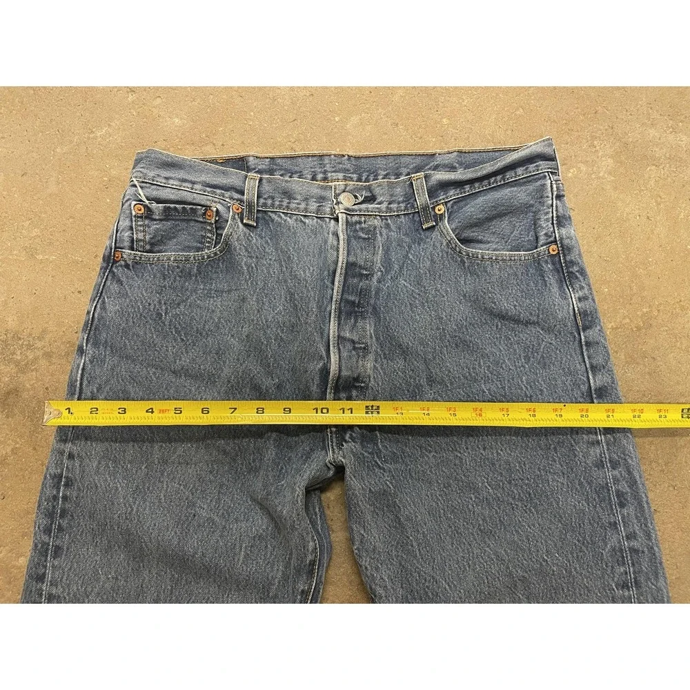 Levis 501 Jeans Mens 38x33 Medium Wash Blue‎ Regular Fit Straight Leg Button Fly